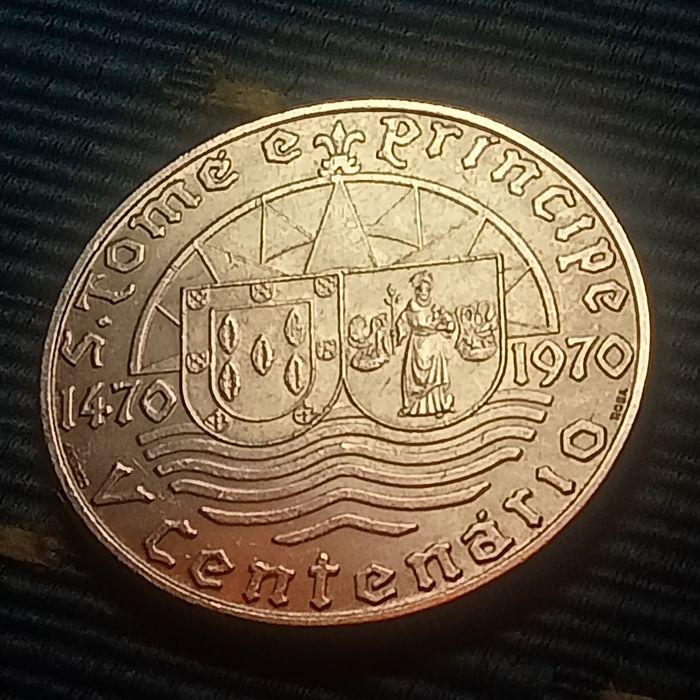 moeda 50.00 escudos prata  s. tome e principe