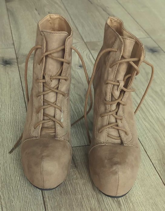 NOWE beżowe lity botki na platformie H&M 39