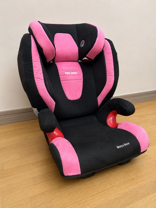 Дитяче автокрісло RECARO Monza Nova 15–36 кг з вбудованими динаміками