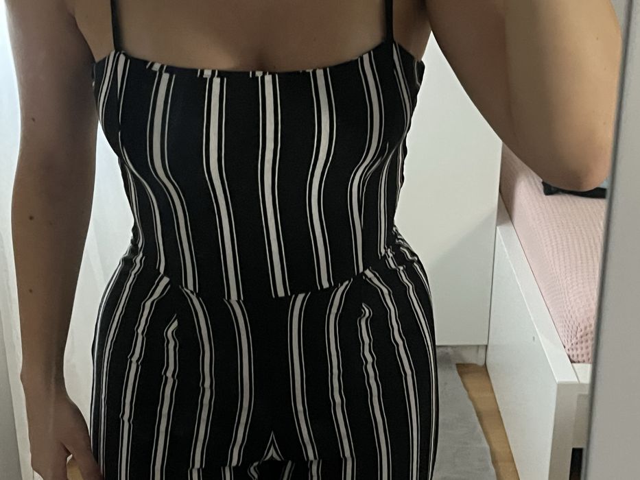 Macacão Bershka M/S Listrado preto e branco