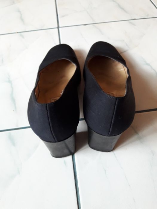 Sprzedam granatowe buty
