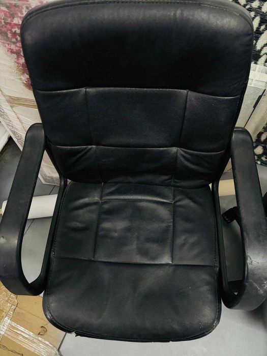 Cadeira de escritório preta – usada (negociável)