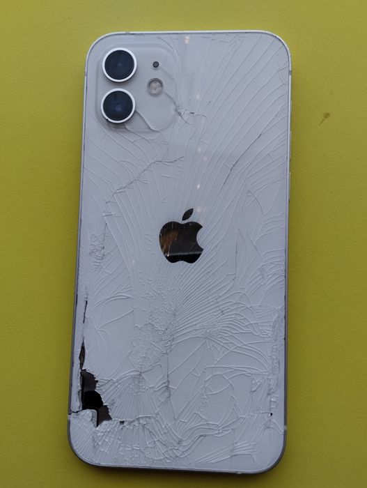 Продам Айфон 12 . 128