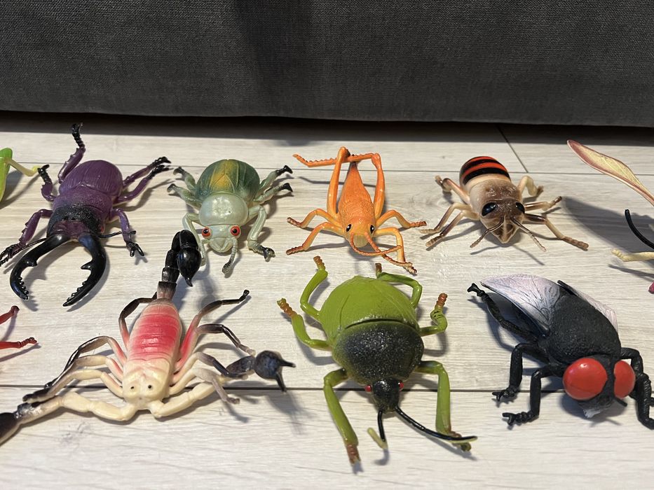 Figurki owadów, itp.