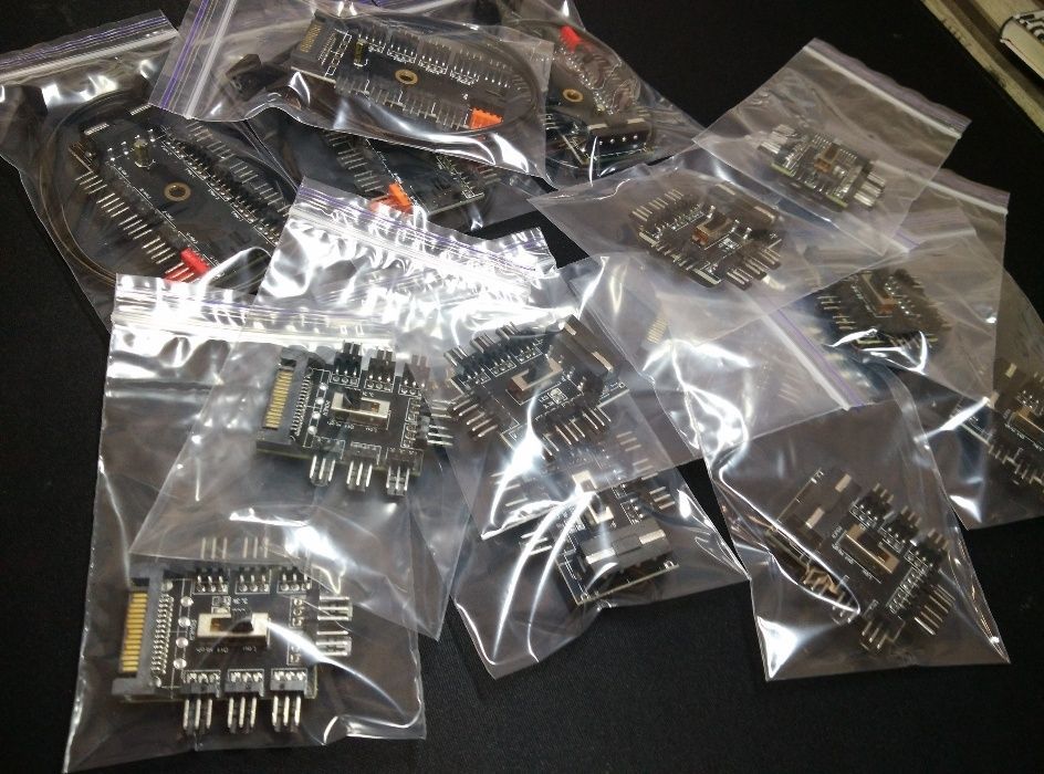 ХАБ для кулеров, разветвитель питания 3pin на SATA / MOLEX FAN HUB