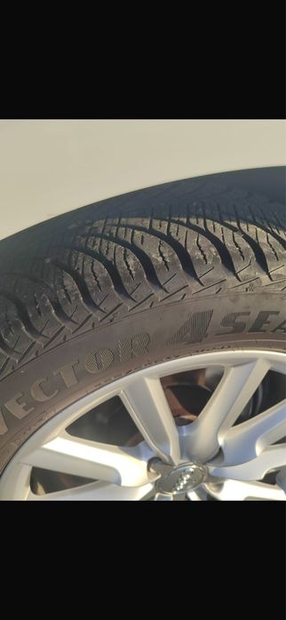 Продам Audi Q3.