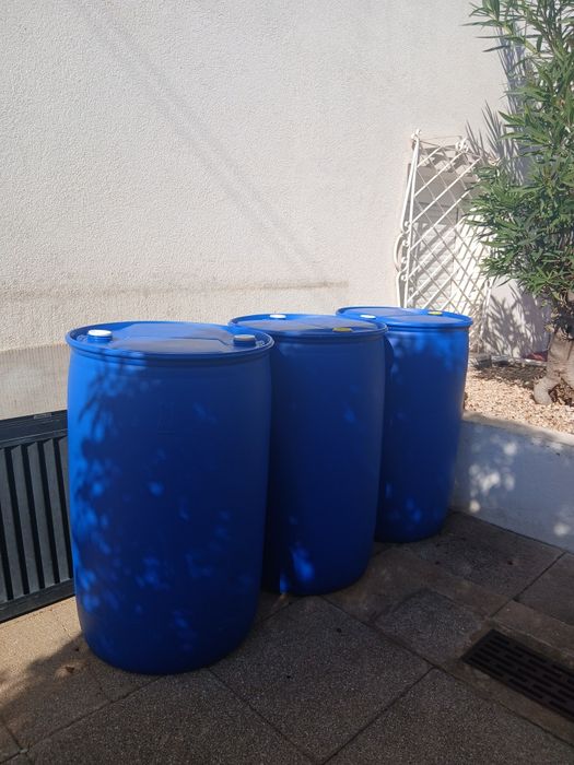 € Promoção € Bidões/Depósitos de 220L pra água torneira e rede protecção possibilidade de alugar a partir de 5€ mês...