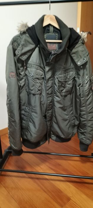 Blusão verde em bom estado