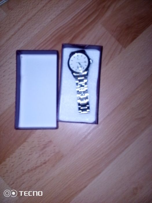 Годинник  авто завод новий.