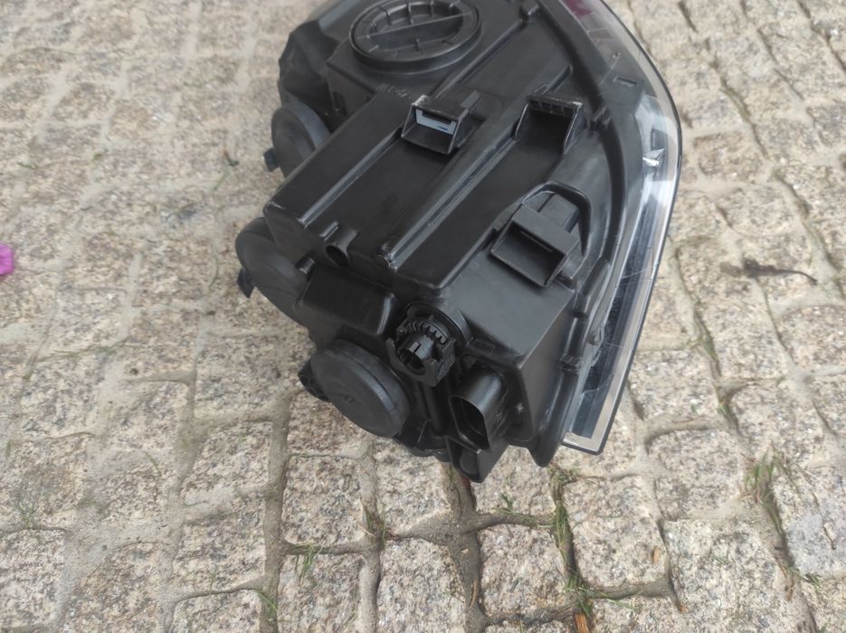 Farol esquerdo Volkswagen Polo IV