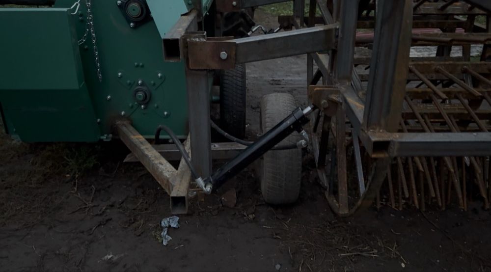 Гарбузовий комбайн з підборщиком