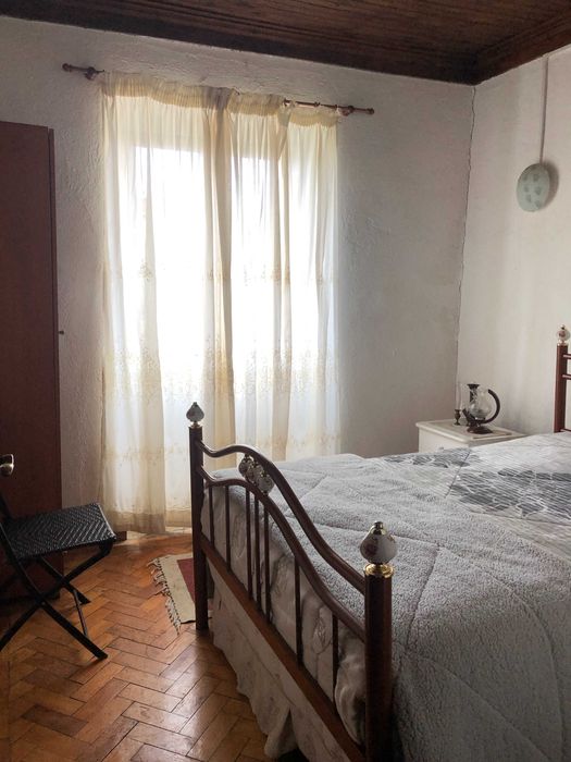 Moradia V6 com terreno para exploração