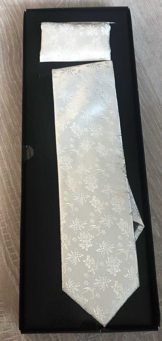 Klasyczny krawat ślubny z bogatym wzorem, nowy, nigdy nie zakładany