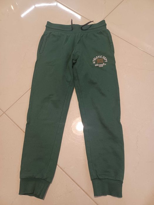 Spodnie dresowe r. 134