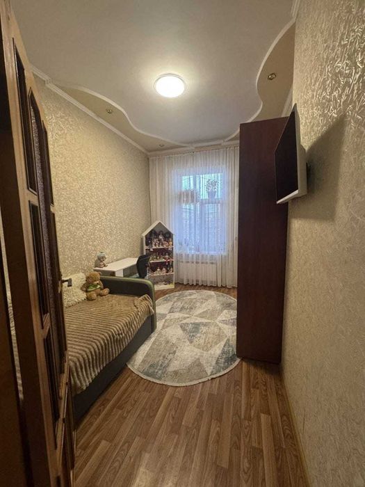 2 комнатная квартира с ремонтом на Черемушках, гараж, сарай