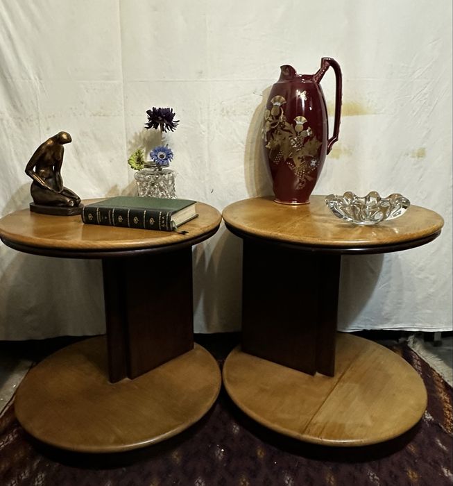 Par de Mesas de Apoio Art Déco em Madeira Maciça