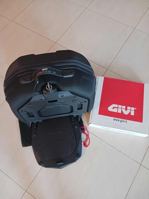 Top case smirrígido GIVI W901 com rack GIVI