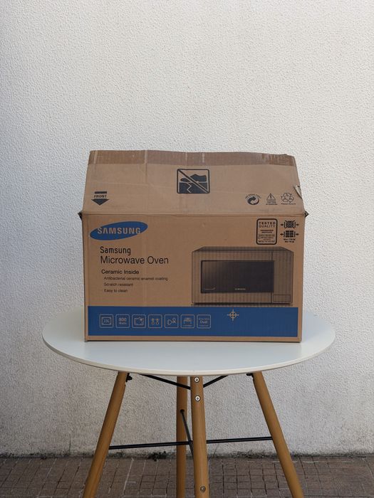 Microondas Samsung GE87M-X com Grill, 23L