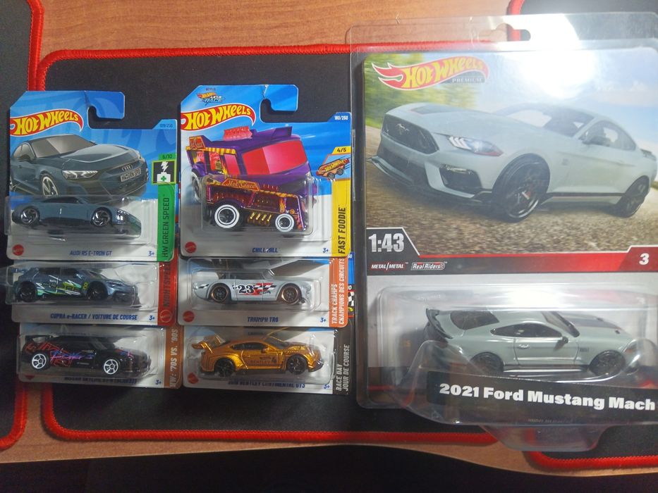 Hotwheels 1:64 , 1:32