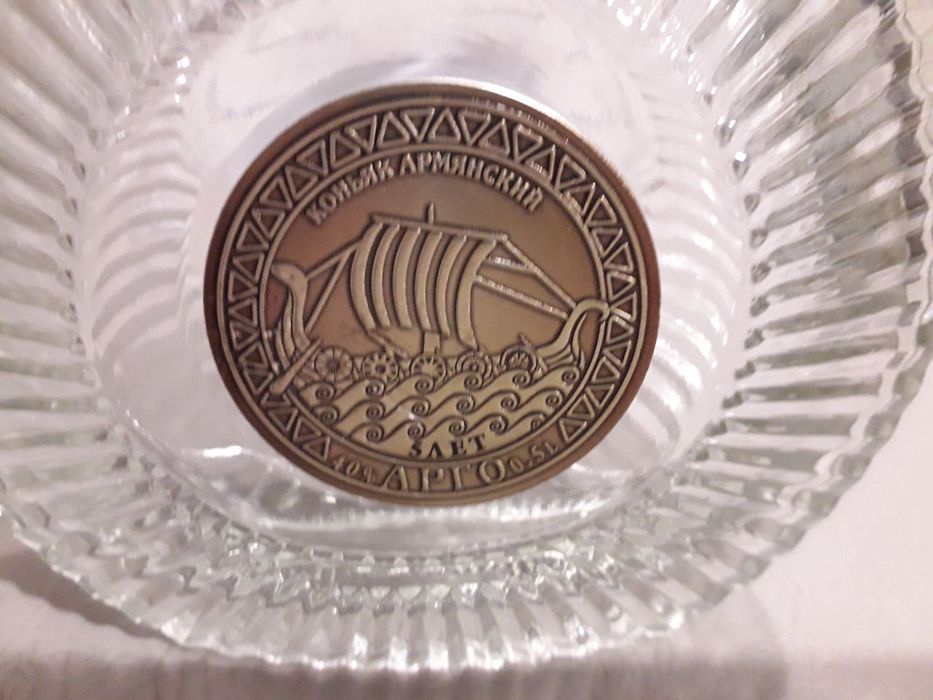 Красивая бутылка с коньяка,  2 штуки