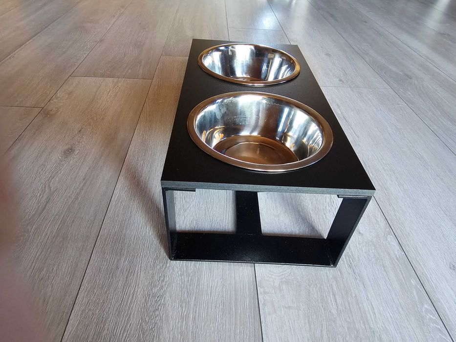 Spraw Swojemu Psu Radość: Trwały Stojak na Miski ze Stali i Pleksi!