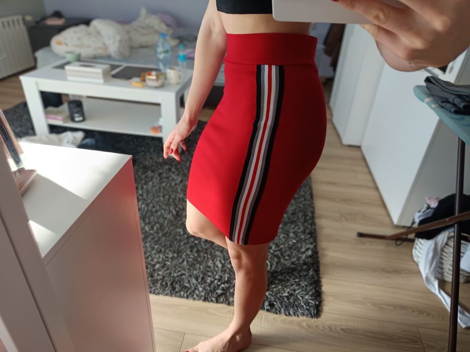 czerwona spódnica z wysokim stanem z paskiem Reserved nowa M wiskoza