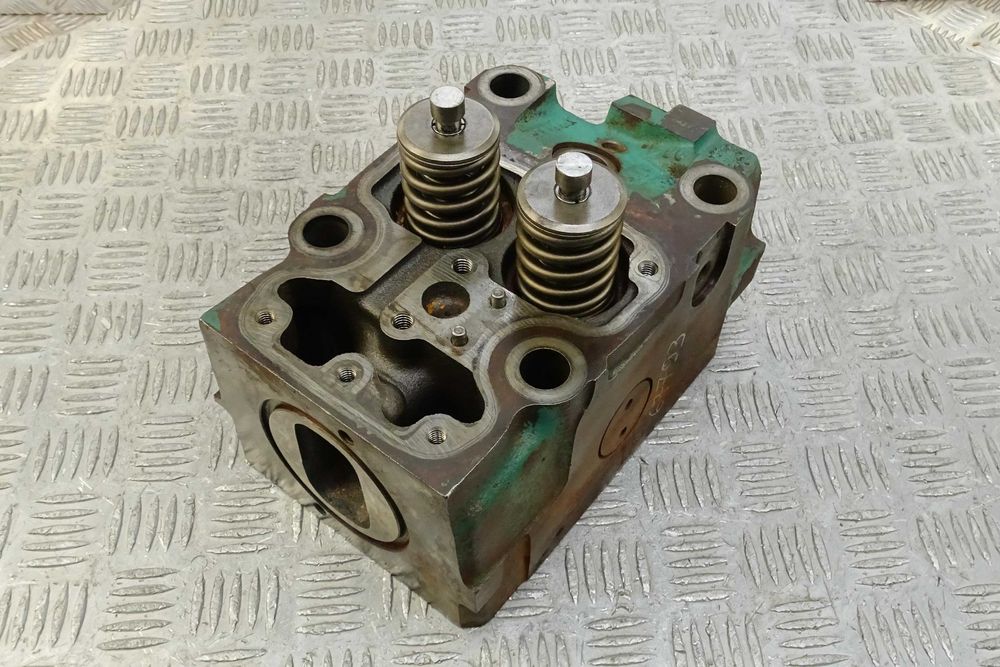 Głowica do silnika Volvo TD103. Cylinder head Volvo TD103