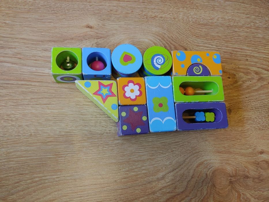 Drewniane sensoryczne klocki: kolorowe, edukacyjne, stan bardzo dobry