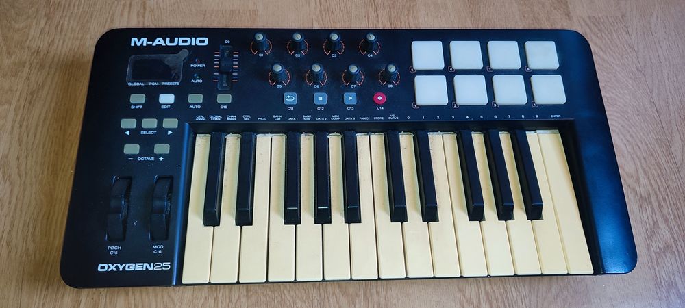 M-Audio Oxygen 25