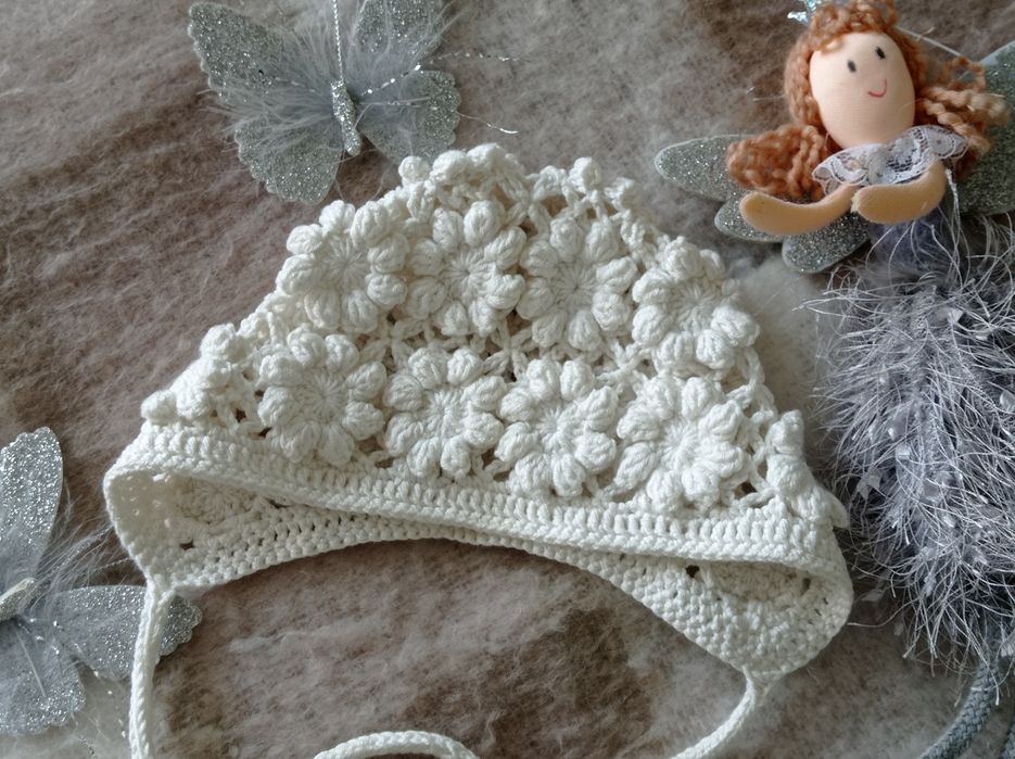 Шапочка-чепчик для святкових моментів.