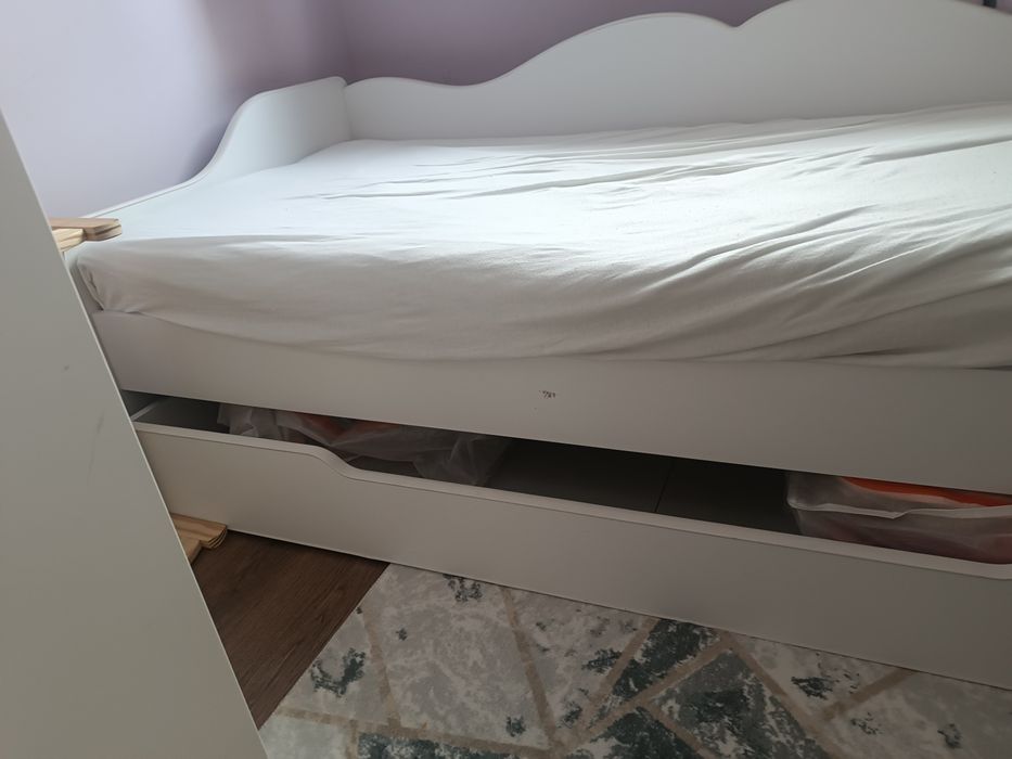 Sprzedam łóżko dziecięce z materacem 80x180