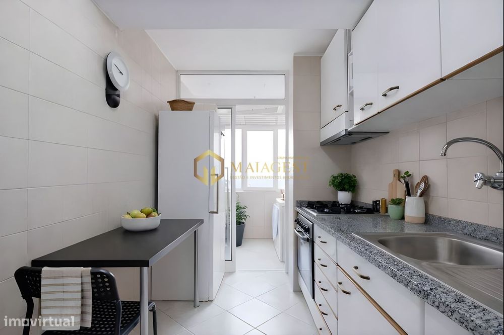 T2 Luminoso com Boas Áreas, Garagem e Ótimos Acessos