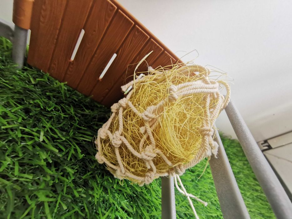 Ręcznie robiona siatka na siano+ miotła dla figurek koni np. schleich.