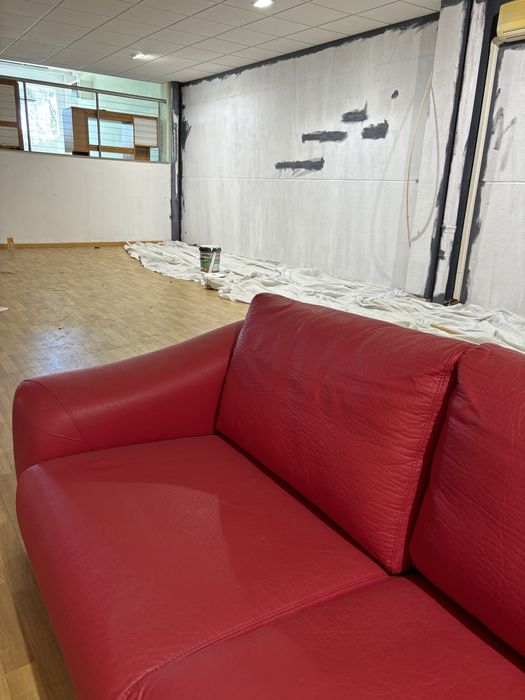 Sofa de pele vermelho