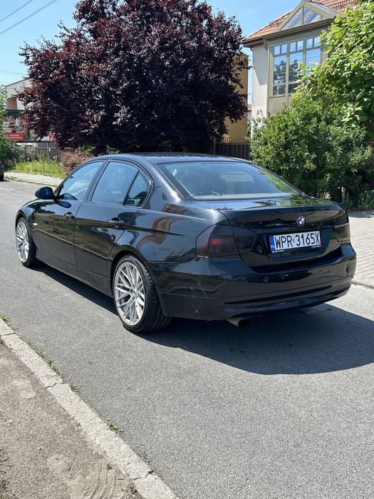 BMW E90/ Manual/ 2.0 Benzyna/ Alusy/ M-Wnętze/ Maly przebieg