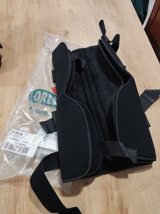 Tala universal imobilizadora do joelho