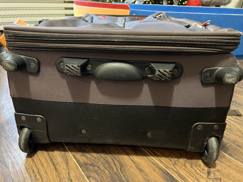 Валіза OUSEN на колесах