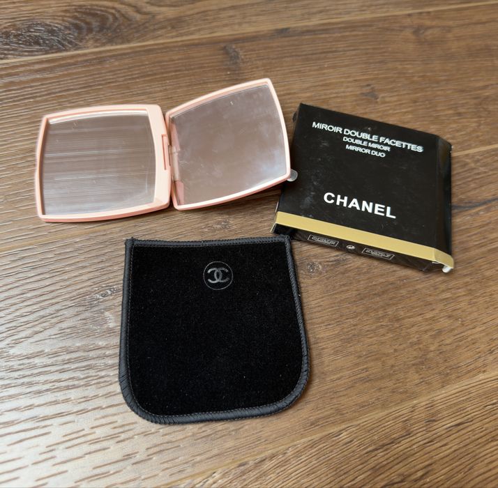 Lusterko różowe Chanel