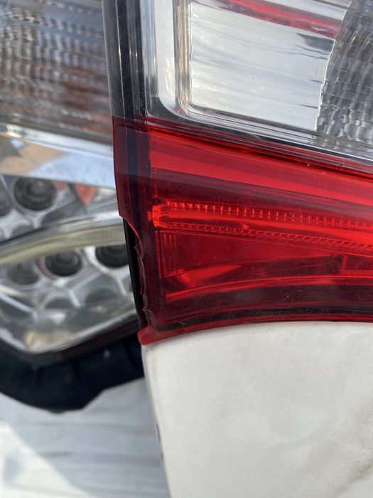 Toyota yaris III LIFT lampa w klape lewa