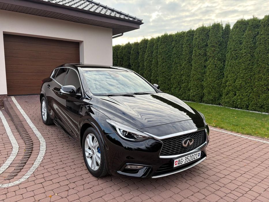 Infiniti Q30