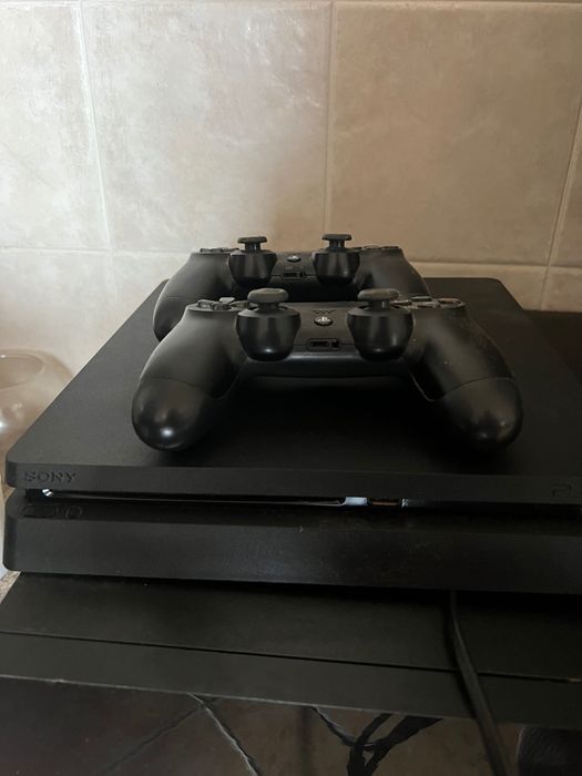 Ps4 slim 500gb + 2 comandos + jogos