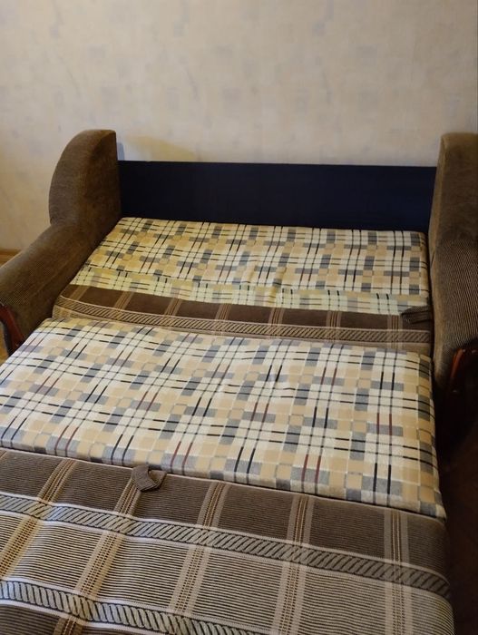 Продам розкладний диван, самовивіз  Описание: Продам розкладний диван у хорошому стані, для щоденного використання.