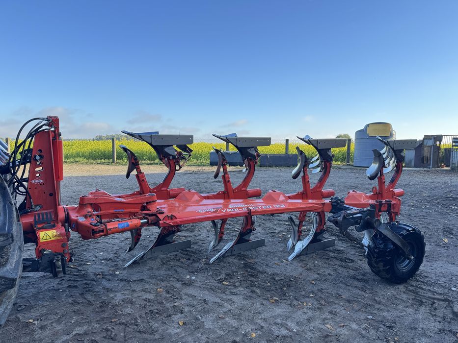 Pług 4+1 Kuhn Vari-Master 122