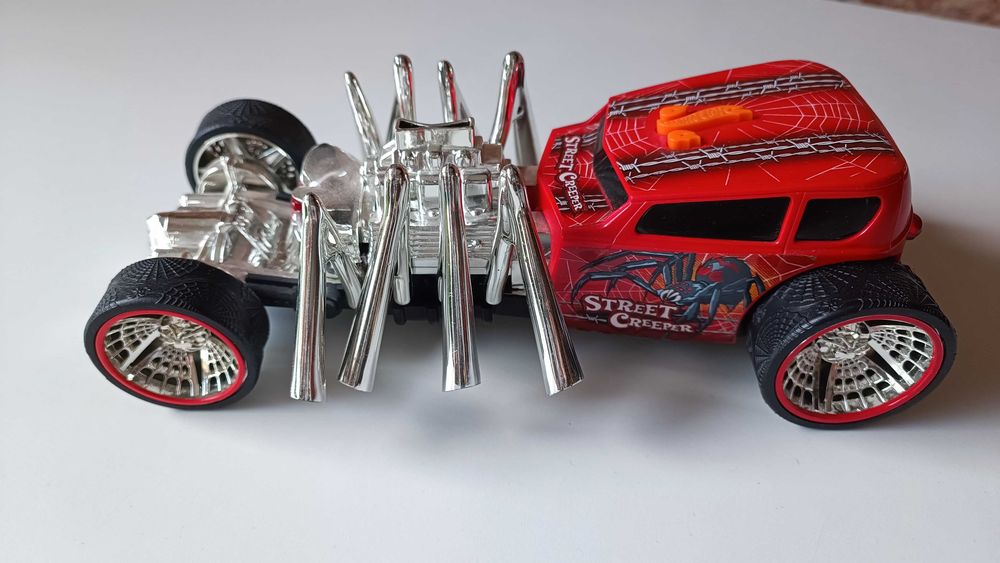 Hot Wheels: Monster Action Street Creeper AUTO, Samochód Pająk