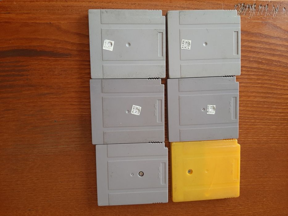 Vendo jogos para gameboy