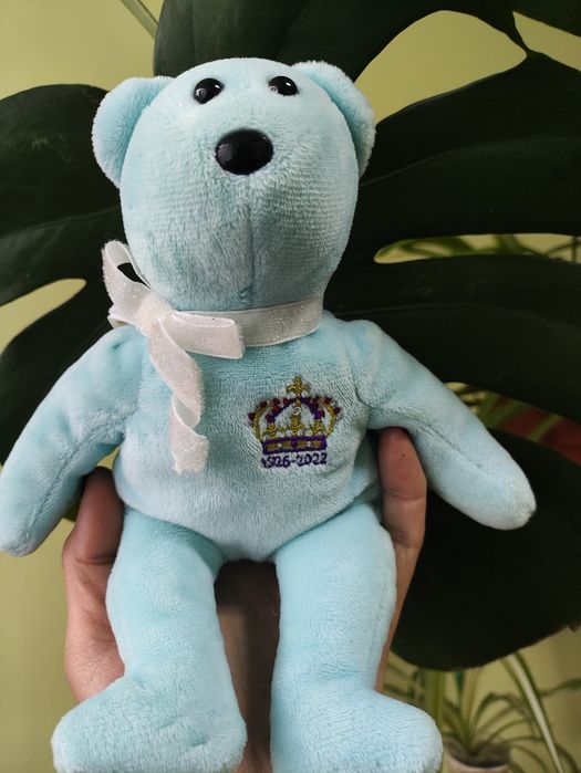 Плюшевий колекційний ведмедик Єлизавета ІІ