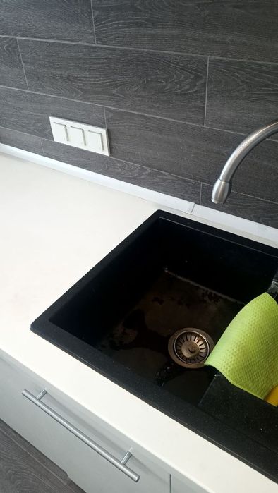 Кімната Позняки для дівчини без власників  є генератор для ліфту