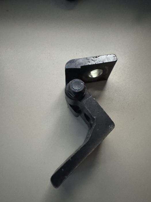 Петля шкода октавия А5 лев-верх