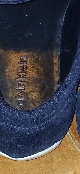 Sapatos de homem azul escuro da calvin klein camurça