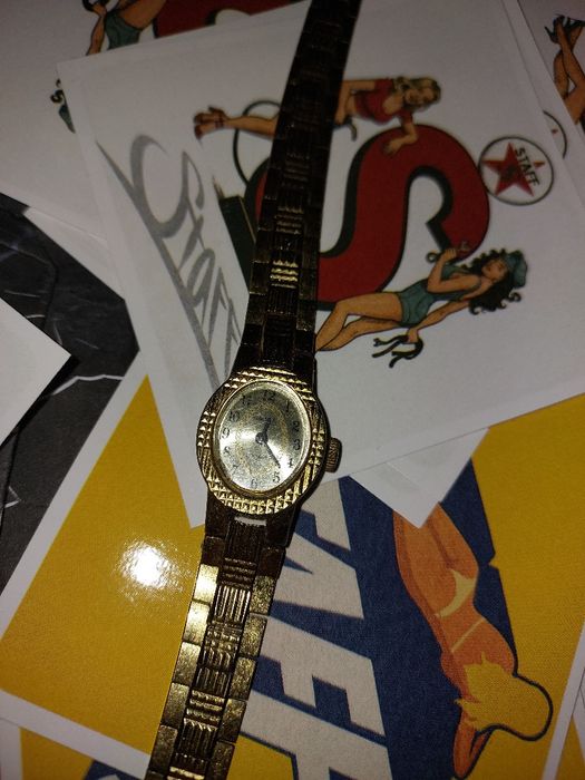 продам женские часы " Чайка"